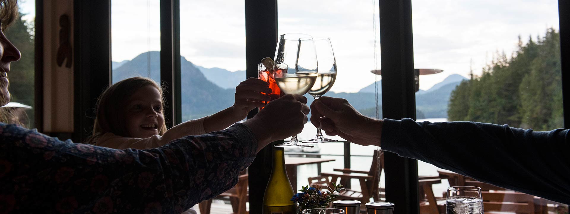 dent island dining room